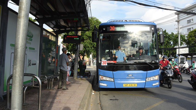 TPHCM: Lượng khách đi xe buýt tăng 33% sau một tuần miễn vé- Ảnh 1.