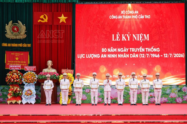 Công an TP Cần Thơ kỷ niệm trọng thể 80 năm Ngày truyền thống lực lượng An ninh nhân dân- Ảnh 10.