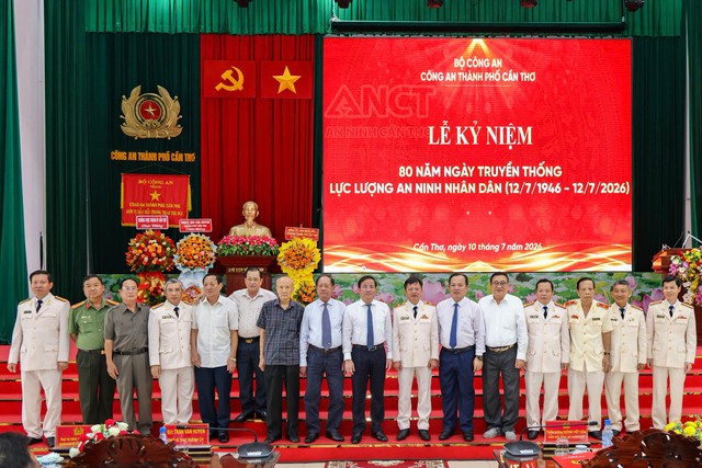 Công an TP Cần Thơ kỷ niệm trọng thể 80 năm Ngày truyền thống lực lượng An ninh nhân dân- Ảnh 15.