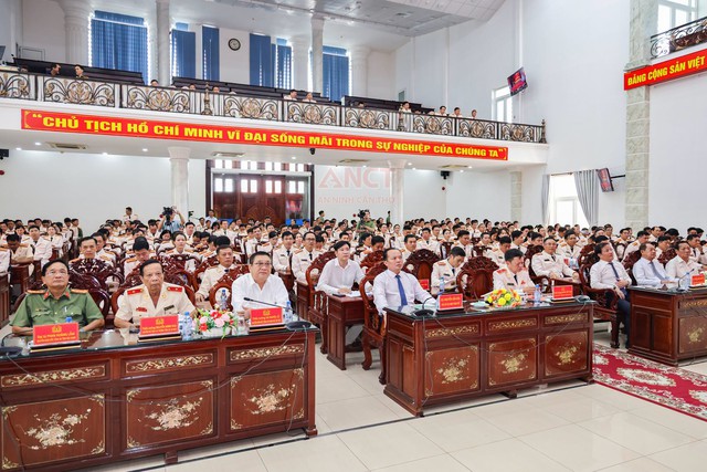 Công an TP Cần Thơ kỷ niệm trọng thể 80 năm Ngày truyền thống lực lượng An ninh nhân dân- Ảnh 1.