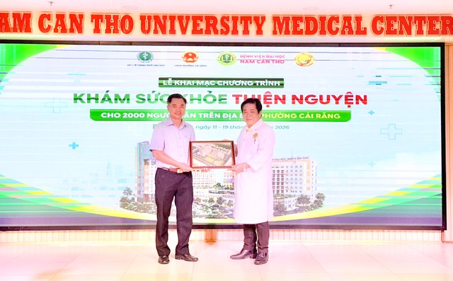 Bệnh viện Đại học Nam Cần Thơ khám sức khỏe miễn phí cho 2.000 người dân phường Cái Răng- Ảnh 2.