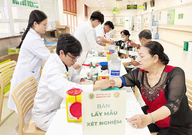 Bệnh viện Đại học Nam Cần Thơ khám sức khỏe miễn phí cho 2.000 người dân phường Cái Răng- Ảnh 5.