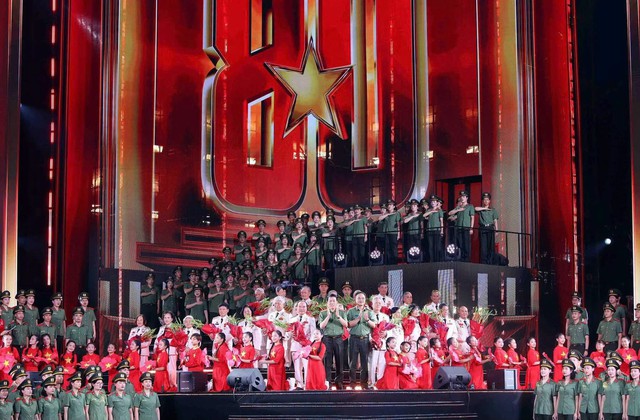 Gala nghệ thuật “Tổ quốc bình yên”: Tôn vinh truyền thống vẻ vang của lực lượng An ninh nhân dân- Ảnh 2.