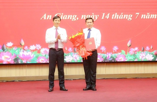 Trung tướng Đinh Văn Nơi giữ chức Phó Bí thư Tỉnh ủy An Giang kiêm Bí thư Đảng uỷ đặc khu Phú Quốc- Ảnh 1.
