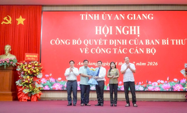 Trung tướng Đinh Văn Nơi giữ chức Phó Bí thư Tỉnh ủy An Giang kiêm Bí thư Đảng uỷ đặc khu Phú Quốc- Ảnh 2.