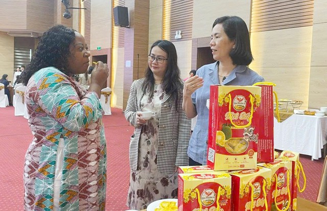 Phát huy vai trò phụ nữ trong thích ứng biến đổi khí hậu và giảm nhẹ rủi ro thiên tai- Ảnh 3.
