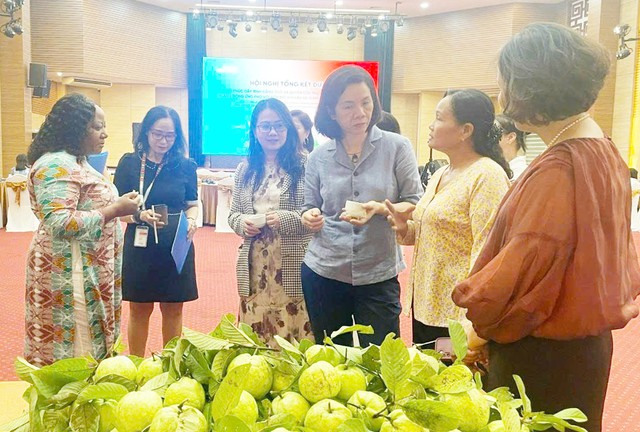 Phát huy vai trò phụ nữ trong thích ứng biến đổi khí hậu và giảm nhẹ rủi ro thiên tai- Ảnh 5.
