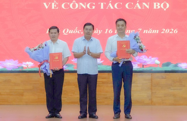 Công bố quyết định của Ban Thường vụ Tỉnh ủy An Giang về công tác cán bộ tại Đặc khu Phú Quốc - Ảnh 1.