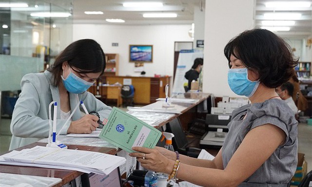 BHXH Việt Nam mở rộng diện bao phủ, hơn 90% người hưởng nhận tiền qua tài khoản- Ảnh 1.