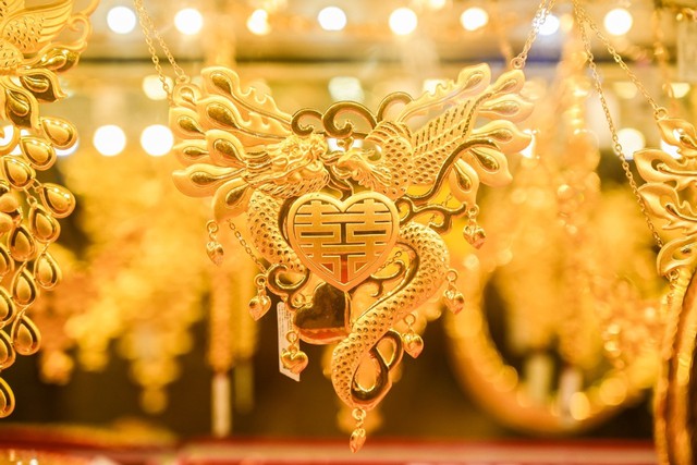 Giá vàng hôm nay 18/7: Đảo chiều, vượt mốc 4.000 USD/ounce- Ảnh 1.