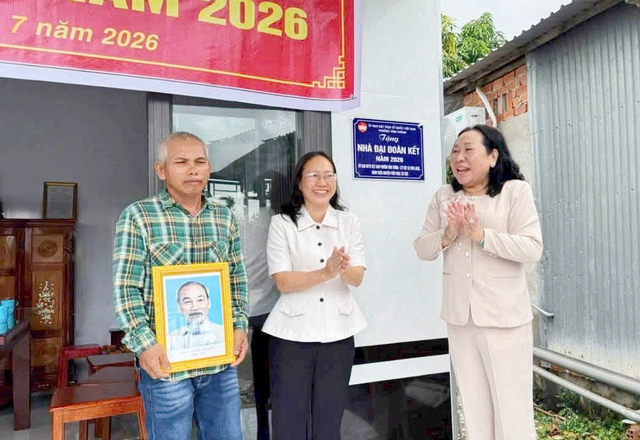 An Giang: Bàn giao nhà Đại đoàn kết cho hộ có hoàn cảnh khó khăn ở phường Vĩnh Thông - Ảnh 1.
