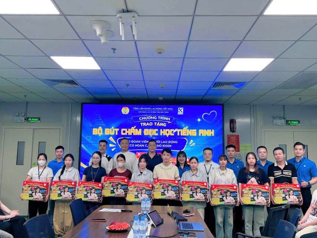 Bắc Ninh: Đối thoại với người lao động, trao quà hỗ trợ công nhân khó khăn- Ảnh 2.