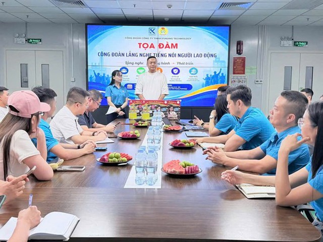 Bắc Ninh: Đối thoại với người lao động, trao quà hỗ trợ công nhân khó khăn- Ảnh 1.