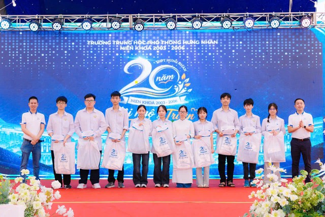 Trường THPT Hưng Nhân (Hưng Yên): Con đò của thành công và tình nghĩa sâu nặng - Ảnh 2.