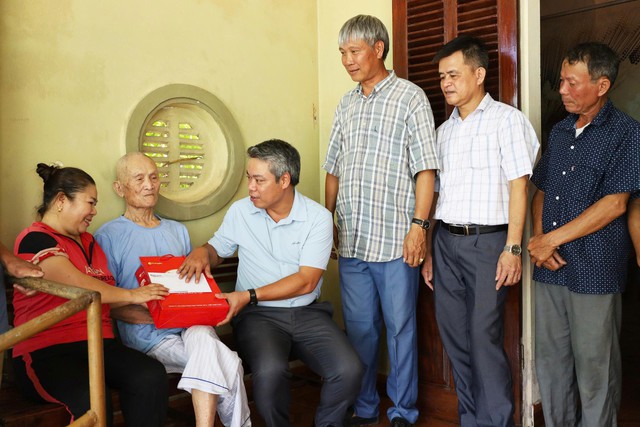 Hưng Nguyên Nam: Tri ân những người mẹ, người cha có con là liệt sĩ - Ảnh 3.