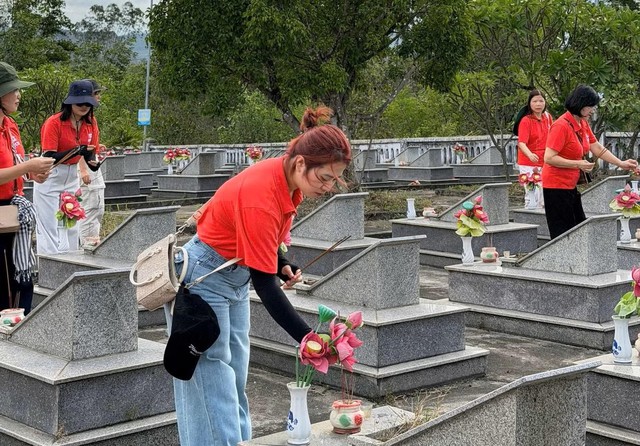Hành trình tri ân tháng Bảy lan tỏa đạo lý "Uống nước nhớ nguồn"- Ảnh 2.