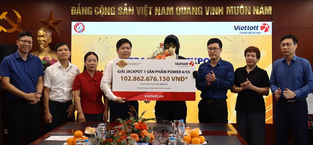 Một người Hàn Quốc trúng Vietlott hơn 102,8 tỷ đồng - Ảnh 1.