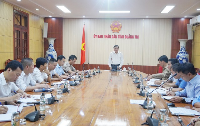 Quảng Trị: Tháo gỡ khó khăn, vướng mắc dự án Đường và kè từ cầu Nhật Lệ 2 đến khu neo đậu tàu thuyền - Ảnh 1.