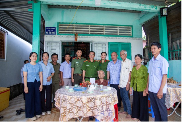 Cần Thơ: Thăm, tặng quà Mẹ VNAH trên địa bàn phường Hưng Phú nhân Ngày Thương binh - Liệt sĩ - Ảnh 3.
