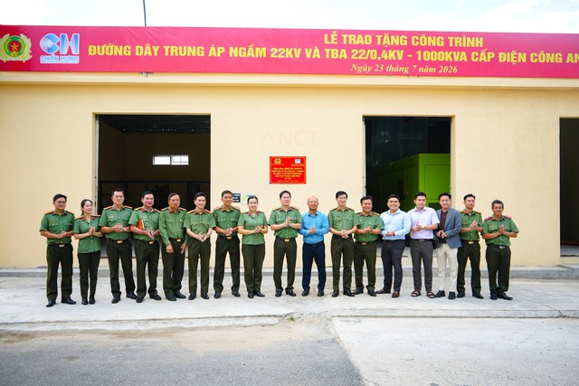 Công an TP Cần Thơ nhận bàn giao Trạm Biến áp T82- Ảnh 3.