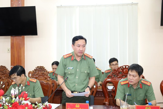 Chủ tịch UBND TP. Cần Thơ kiểm tra công tác chuẩn bị Ngày hội toàn dân bảo vệ ANTQ “điểm” tại phường Vị Tân- Ảnh 2.