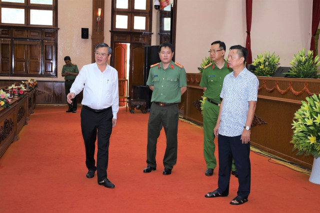 Chủ tịch UBND TP. Cần Thơ kiểm tra công tác chuẩn bị Ngày hội toàn dân bảo vệ ANTQ “điểm” tại phường Vị Tân- Ảnh 3.