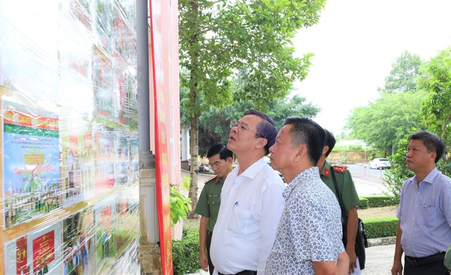 Chủ tịch UBND TP. Cần Thơ kiểm tra công tác chuẩn bị Ngày hội toàn dân bảo vệ ANTQ “điểm” tại phường Vị Tân- Ảnh 4.