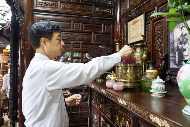 Trưởng Ban Tổ chức Trung ương Nguyễn Duy Ngọc tri ân các Anh hùng liệt sĩ- Ảnh 1.