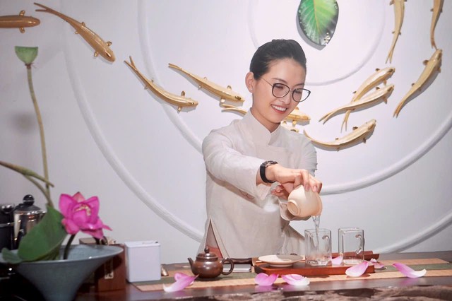 TP.Hồ Chí Minh: Lan toả di sản trà sen Hà Nội tại An Nhơn Trà
- Ảnh 3.