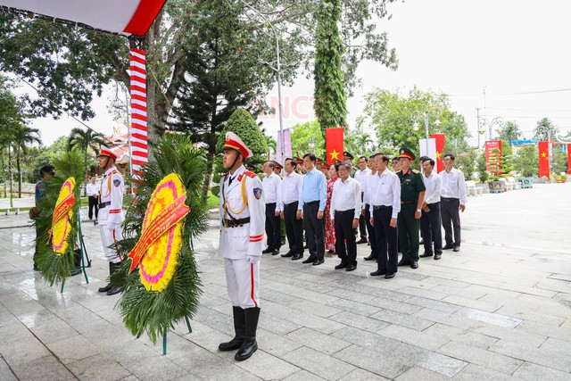 Trưởng Ban Tổ chức Trung ương Nguyễn Duy Ngọc tri ân các Anh hùng liệt sĩ- Ảnh 4.
