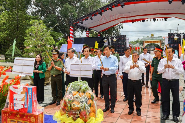 Trưởng Ban Tổ chức Trung ương Nguyễn Duy Ngọc tri ân các Anh hùng liệt sĩ- Ảnh 6.