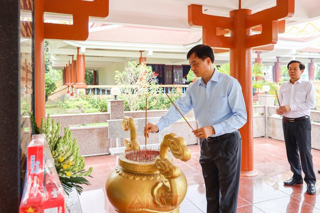 Trưởng Ban Tổ chức Trung ương Nguyễn Duy Ngọc tri ân các Anh hùng liệt sĩ- Ảnh 7.