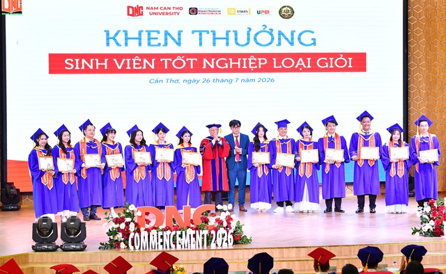 Trường Đại học Nam Cần Thơ trao bằng tốt nghiệp đợt 1 - năm 2026 cho hơn 3.500 sinh viên- Ảnh 2.