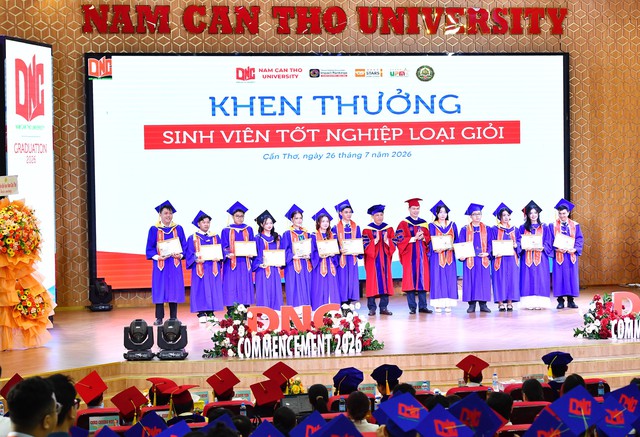 Trường Đại học Nam Cần Thơ trao bằng tốt nghiệp đợt 1 - năm 2026 cho hơn 3.500 sinh viên- Ảnh 3.