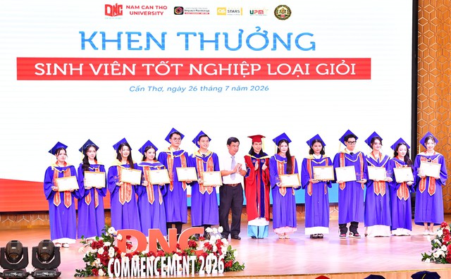 Trường Đại học Nam Cần Thơ trao bằng tốt nghiệp đợt 1 - năm 2026 cho hơn 3.500 sinh viên- Ảnh 4.