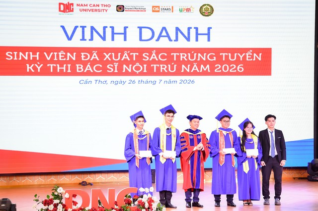 Trường Đại học Nam Cần Thơ trao bằng tốt nghiệp đợt 1 - năm 2026 cho hơn 3.500 sinh viên- Ảnh 5.