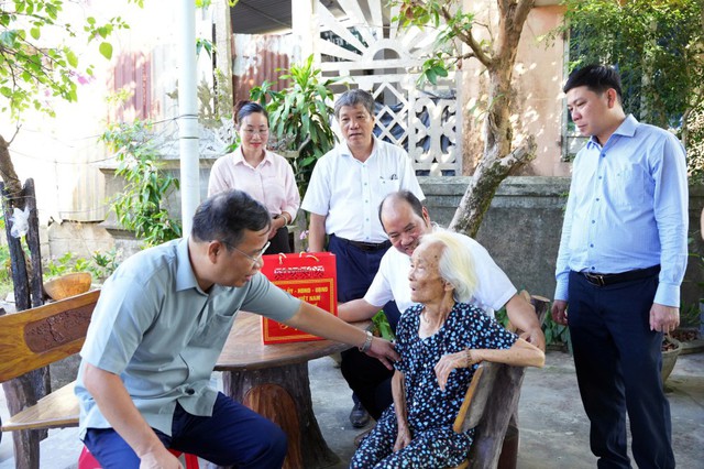 TP Huế: Ấm áp chuỗi hoạt động tri ân, chăm lo người có công - Ảnh 2.