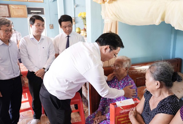 TP Huế: Ấm áp chuỗi hoạt động tri ân, chăm lo người có công - Ảnh 4.