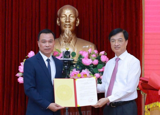 Thiếu tướng Tô Anh Dũng được giới thiệu bầu giữ chức Chủ tịch UBND tỉnh Thanh Hóa- Ảnh 1.