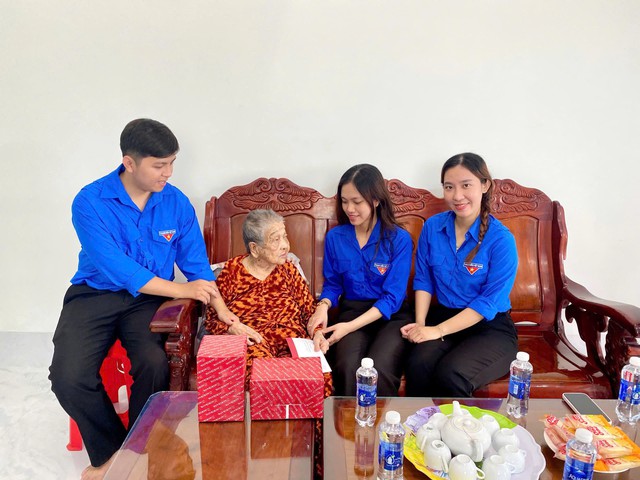 Tuổi trẻ Agribank Hậu Giang hướng về cội nguồn - Thắp sáng tri ân - Ảnh 2.