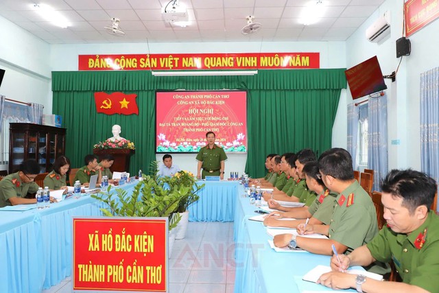 Lãnh đạo Công an thành phố kiểm tra, tháo gỡ vướng mắc xây dựng nông thôn mới tại xã Hồ Đắc Kiện - Ảnh 1.