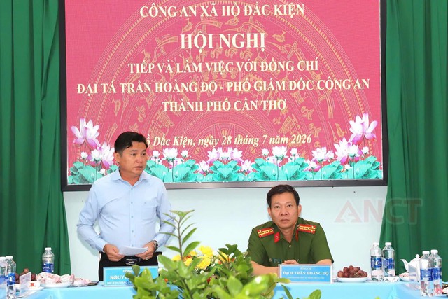 Lãnh đạo Công an thành phố kiểm tra, tháo gỡ vướng mắc xây dựng nông thôn mới tại xã Hồ Đắc Kiện - Ảnh 4.