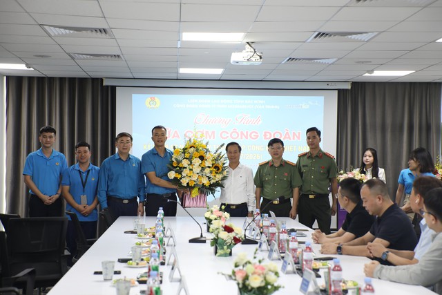 Bắc Ninh: Gần 23.000 người lao động Luxshare-ICT tham gia "Bữa cơm Công đoàn"- Ảnh 1.
