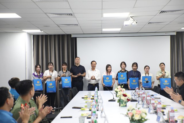 Bắc Ninh: Gần 23.000 người lao động Luxshare-ICT tham gia "Bữa cơm Công đoàn"- Ảnh 3.