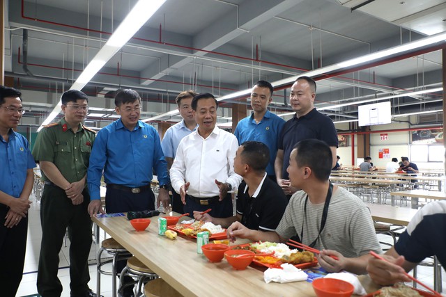 Bắc Ninh: Gần 23.000 người lao động Luxshare-ICT tham gia "Bữa cơm Công đoàn"- Ảnh 2.