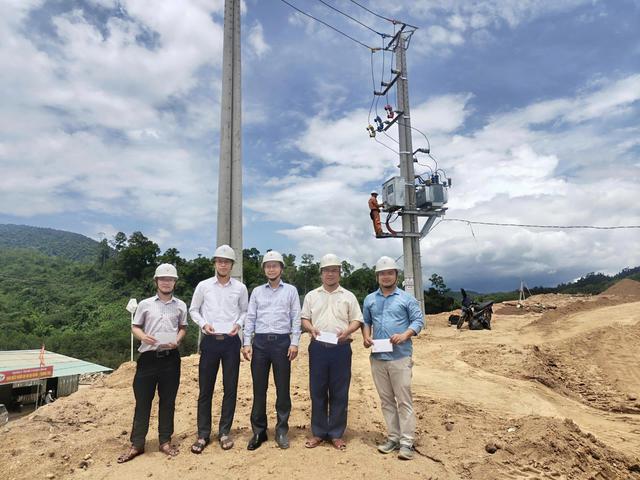 Đà Nẵng: Hoàn thành sớm công trình cấp điện 3 điểm trường nội trú liên cấp khu vực biên giới - Ảnh 2.