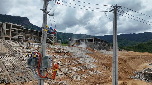 Đà Nẵng: Hoàn thành sớm công trình cấp điện 3 điểm trường nội trú liên cấp khu vực biên giới - Ảnh 3.