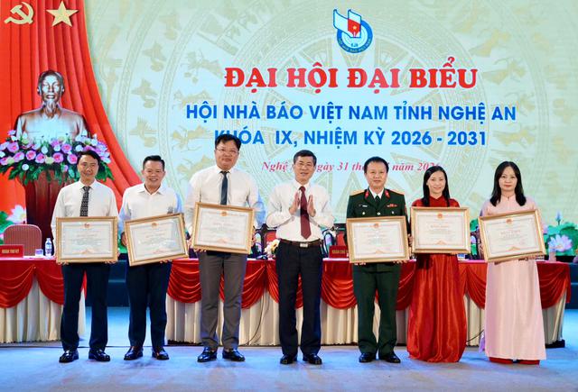 Đại hội Hội Nhà báo Việt Nam tỉnh Nghệ An khóa IX: Xây dựng đội ngũ người làm báo bản lĩnh, chuyên nghiệp, hiện đại- Ảnh 10.