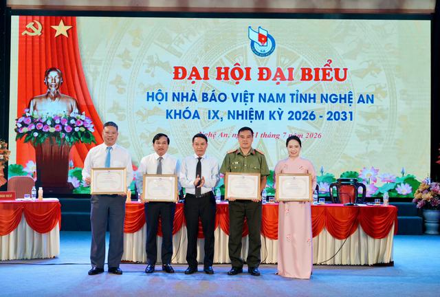 Đại hội Hội Nhà báo Việt Nam tỉnh Nghệ An khóa IX: Xây dựng đội ngũ người làm báo bản lĩnh, chuyên nghiệp, hiện đại- Ảnh 12.