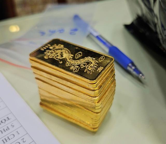 Giá vàng hôm nay 1/8: Quay đầu giảm- Ảnh 1.